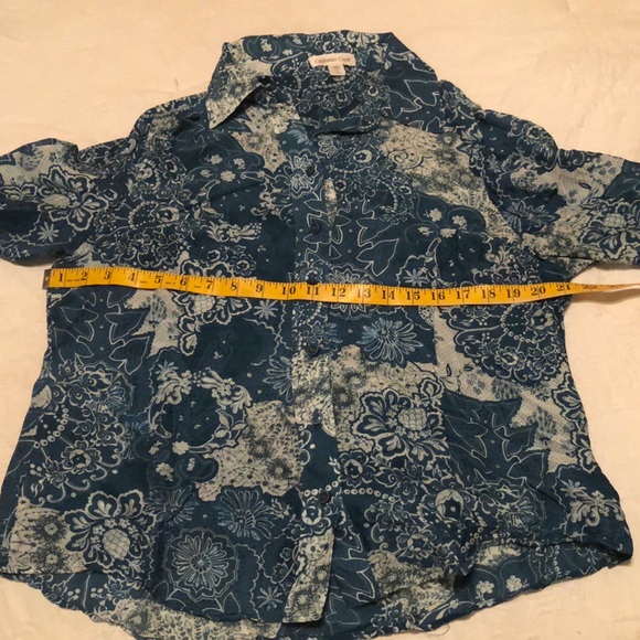 Cold water creek women’s button down shirt. - Picture 3 of 3